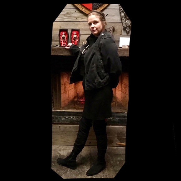 Meet Your Posher! A few pics showing my style. - Picture 8 of 8